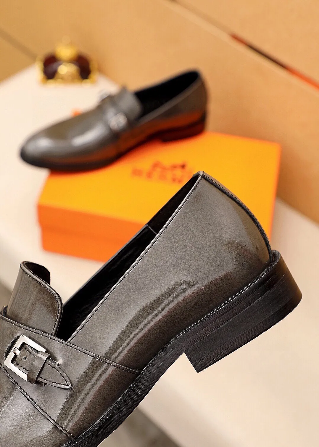 Men's shoes 💰480 💐 Product trademark: HERMES "Hermès" casual leather shoes Regular size: 38-44 (45🉑️customized) Product materials: Selected imported first-layer calfskin upper + classic hardware buckle, imported water-dyed 🐂 cowhide lining. Strong three-dimensional visual effect, non-slip and wear-resistant combination outsole Color: 2⃣️colors available